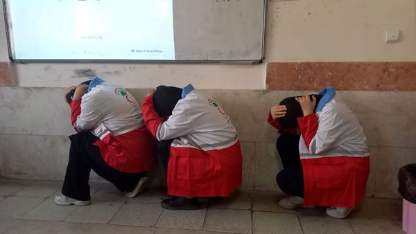 برگزاری مانور زلزله در دبیرستان سردار شهید قاسم سلیمانی 