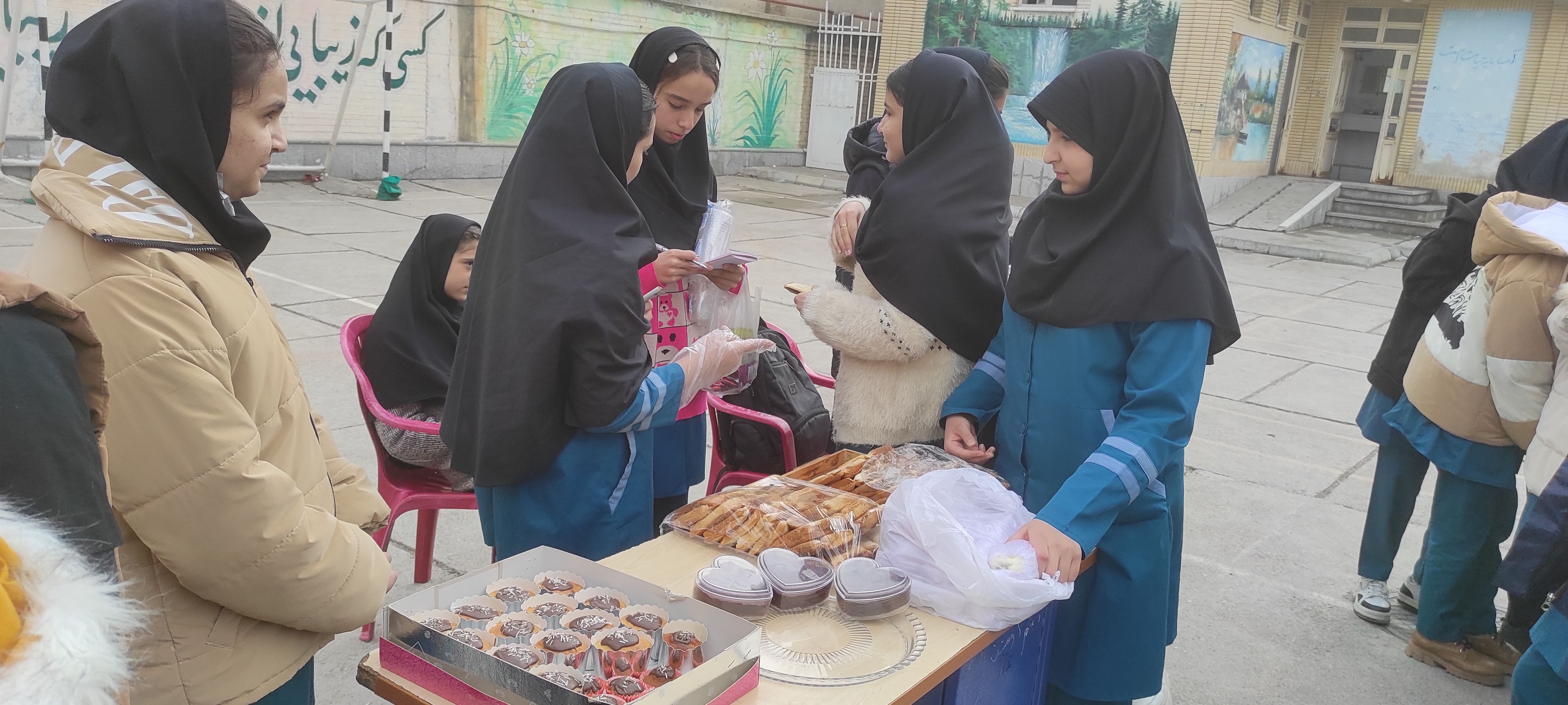بازارچه درون مدرسه‌ای در مدرسه فاطمیه شهرستان شیروان