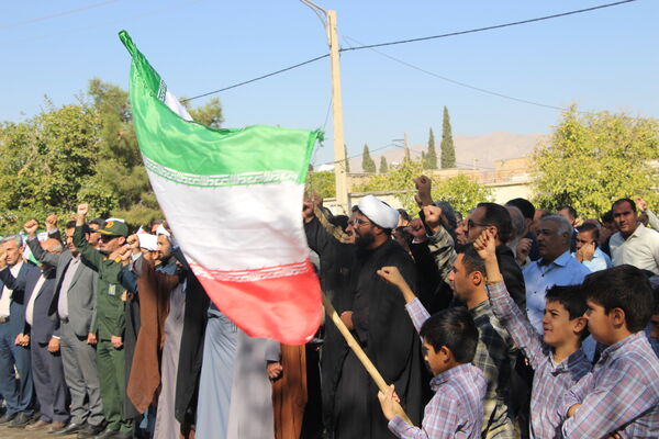 همگام با نسل انقلابی در راهپیمایی ۱۳ آبان شهرستان سروستان
