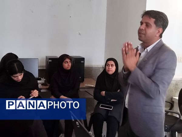 مشاوره کنکور برای دوازدهمی‌های زهرای مرضیه (س) با حضور مشاور کشوری