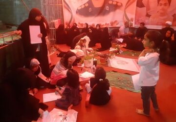 نقاشی دختران دانش‌آموز بنذرک در کنار گلزار شهدای اسلام‌آباد