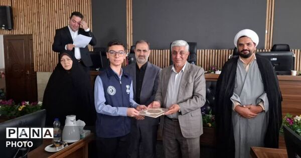 تجلیل از برگزیدگان رویدادهای قرآنی و فرهنگی منطقه ۱۶ تهران