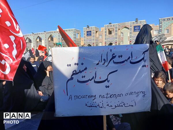 بدرقه باشکوه و میلیونی رهبر شهید در قلب مشهد مقدس