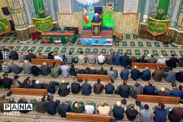 اقامه نماز جمعه ورامین در مسجد صاحب‌الزمان(عج) با حضور گسترده مردم و مسئولان