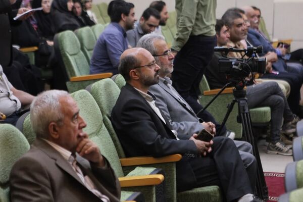 آیین کلنگ‌زنی ۱۶ مدرسه خیرساز در کاشان؛ مشارکت مردمی، حمایت دولتی