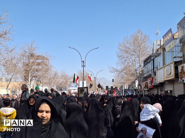 شهید وطن بر روی دستان مردم شهید پرور تشیع شد
