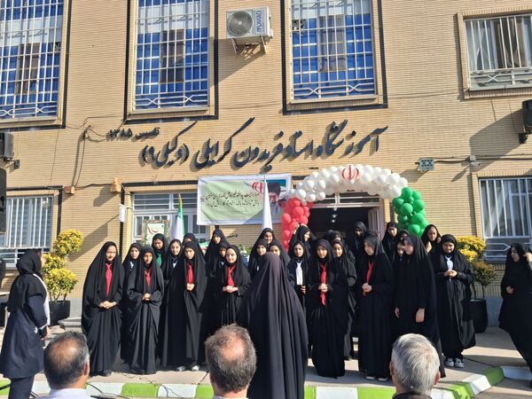 گرامیداشت پدافند غیرعامل با حضور مسئولان شهرستان در دبیرستان وکیلی ۹