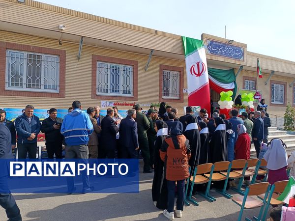 جشن انقلاب در مدرسه شهید بهمنی خلیل آباد
