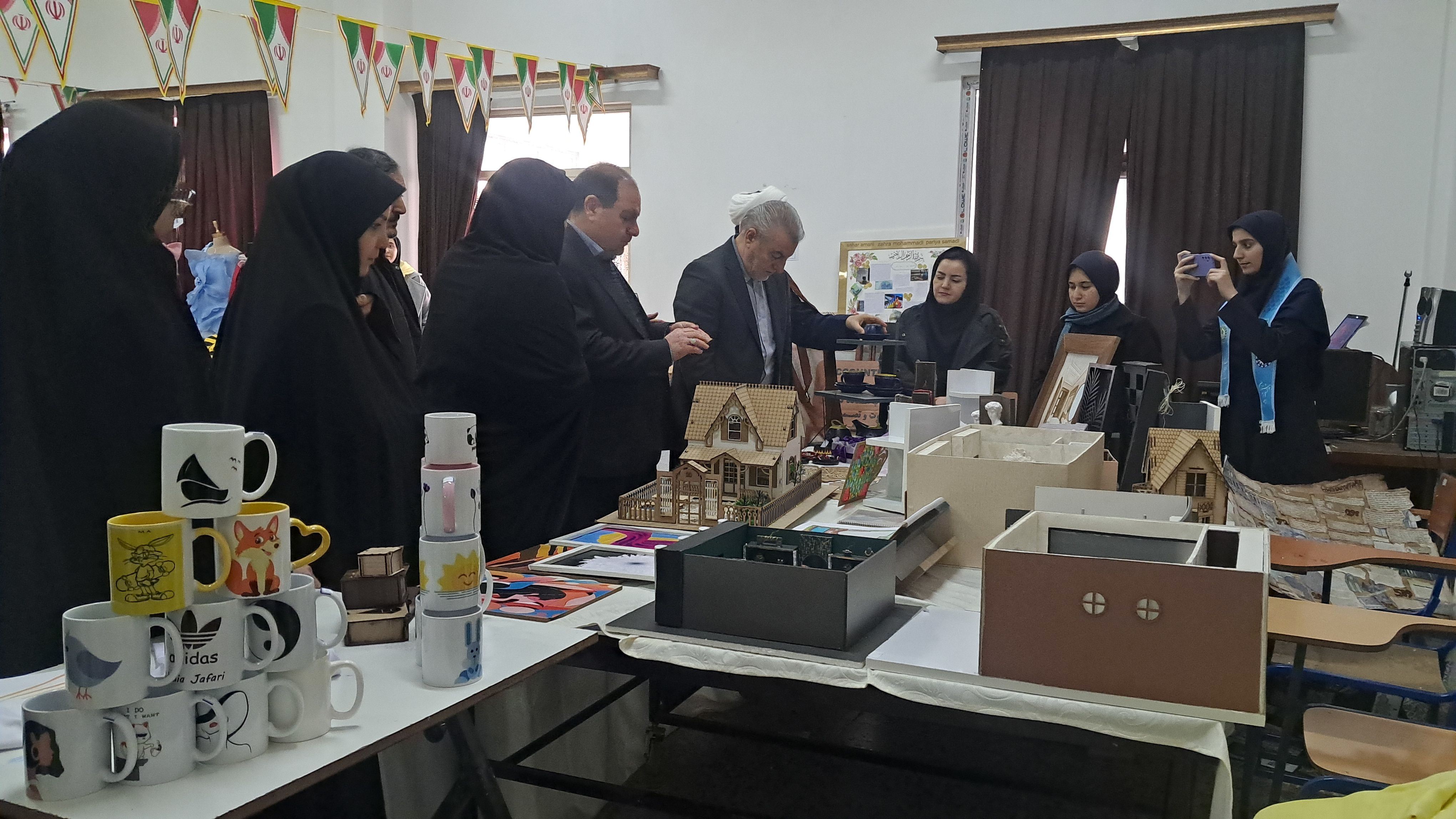 توزیع بسته‌های معیشتی به دانش‌آموزان مدارس ناحیه یک تبریز