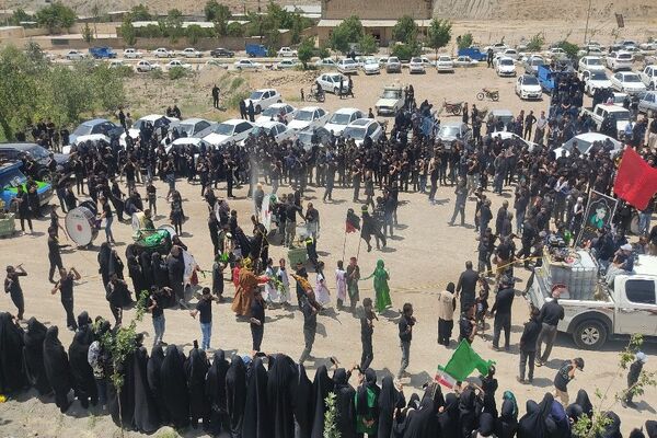 آئین با شکوه عزاداری آقا اباعبدالله الحسین (ع)در روز عاشوراحسینی