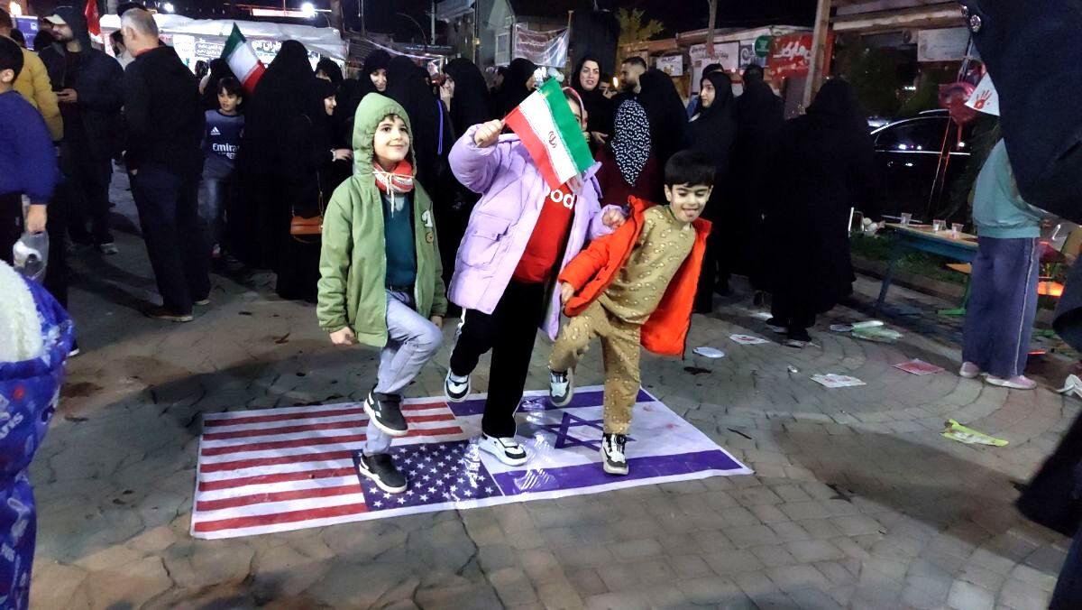 تجمع شبانه و خواندن نماز استغاثه در املش