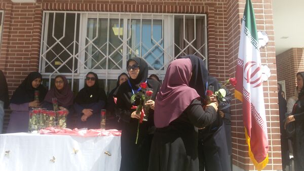 جشن روز معلم در دبستان عذرا پورشهریاری با برنامه های ویژه برگزار شد