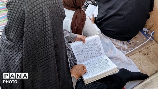 زمزمه دعای عرفه در جوار پنج شهید گمنام بلوار گلها نیشابور 