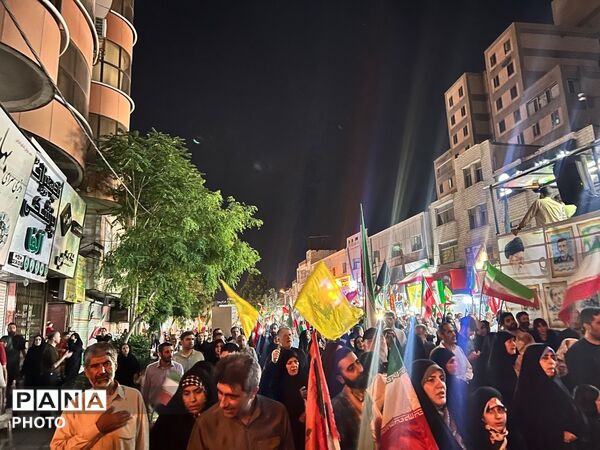 حضور باشکوه مردم کرج در صدو چهارمین شب از تجمعات مردمی