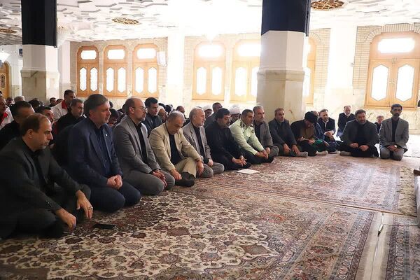 ادای احترام مسئولان قم به شهدا در هفته دولت