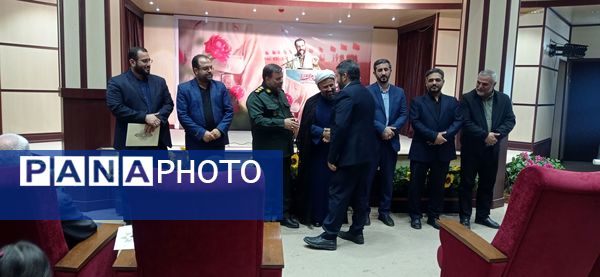 گردهمایی و تقدیر از خادمین شهدا در اداره اوقاف اسلامشهر 