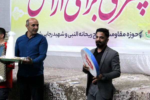 جشن چتری برای آرامش در شهر درق