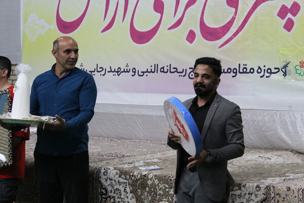 جشن چتری برای آرامش در شهر درق