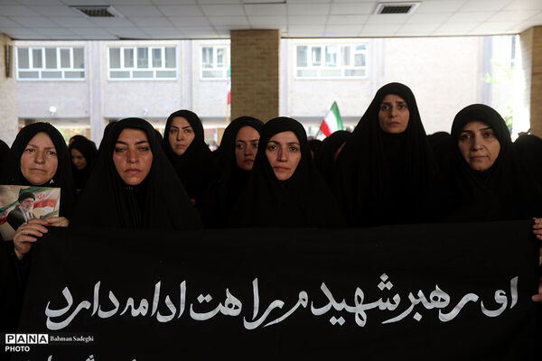 آیین وداع فرهنگیان و دانش‌آموزان شهر تهران با رهبر شهید انقلاب اسلامی
