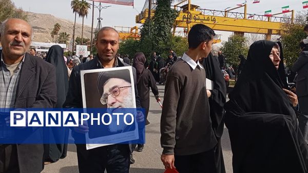 راهپیمایی 22 بهمن در شیراز برنامه دشمن را برچید