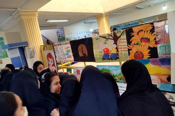 نمایشگاه دست سازه‌های مدرسه مریم بهارستان دو