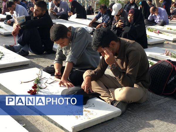 برپایی مراسم دعای عرفه در گلستان شهدای اصفهان