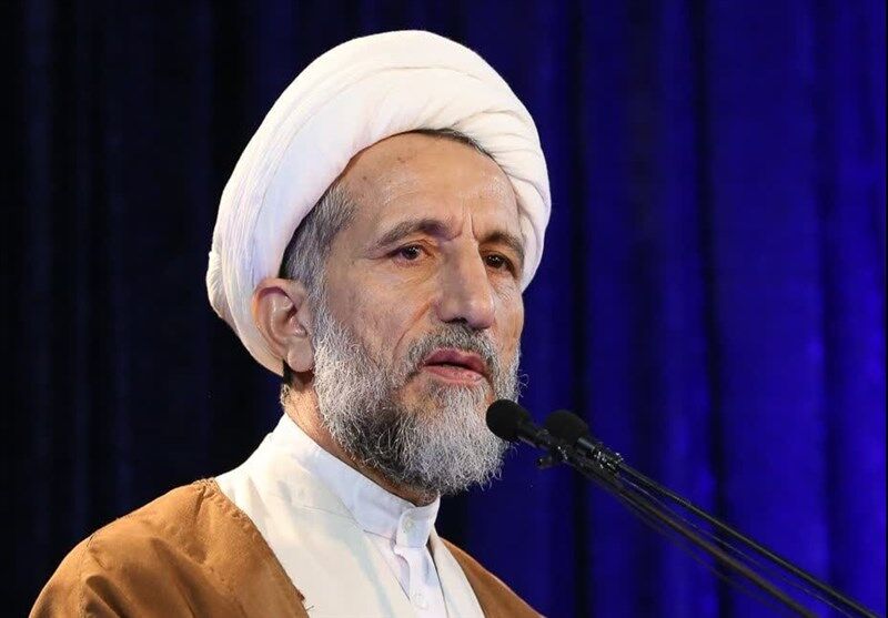 ملت ما ایستاده است و از مقاومت خسته نمی‌شود