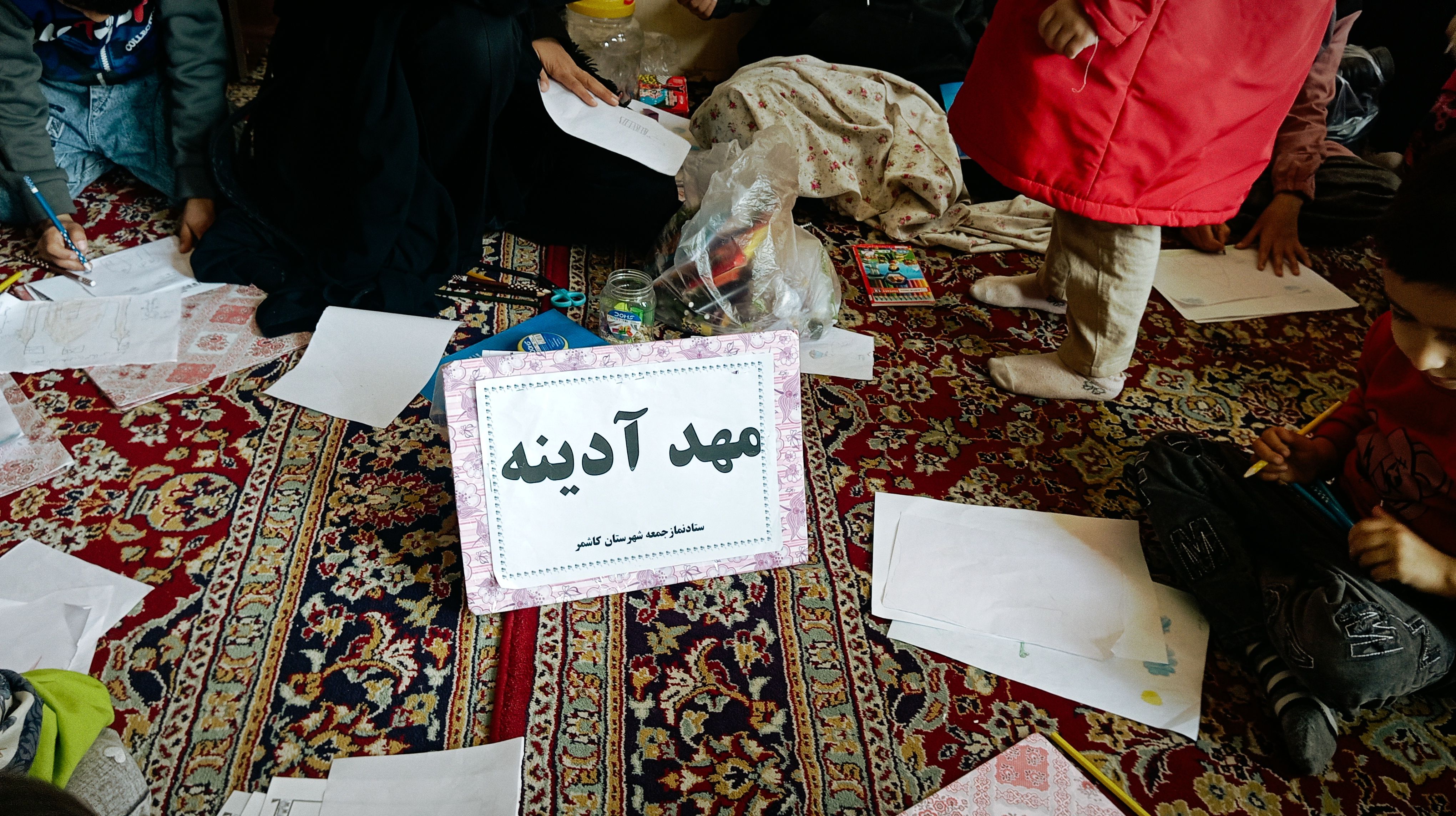 برپایی غرفه کودک در حاشیه نماز جمعه 