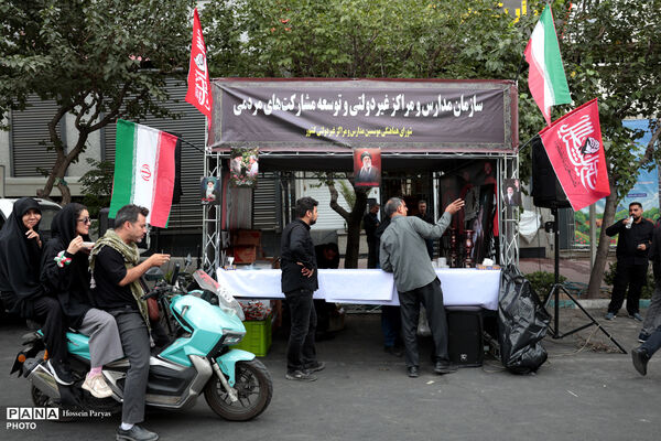 خدمات رسانی و پذیرایی موکب های وزارت آموزش و پرورش از تشییع کنندگان پیکر رهبر شهید انقلاب