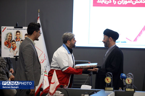 آیین تجلیل از از خبرنگاران هلالیتا