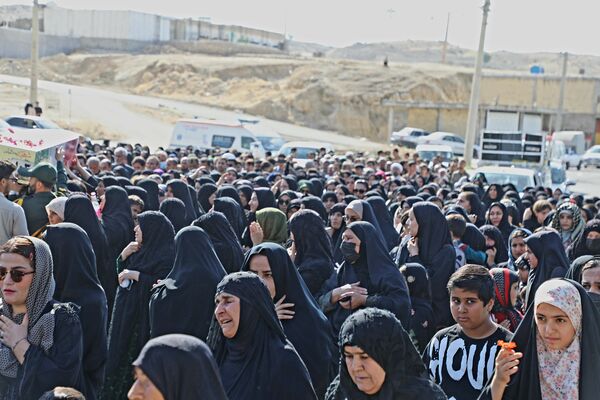 استقبال باشکوه مردم لنده از شهدای گمنام