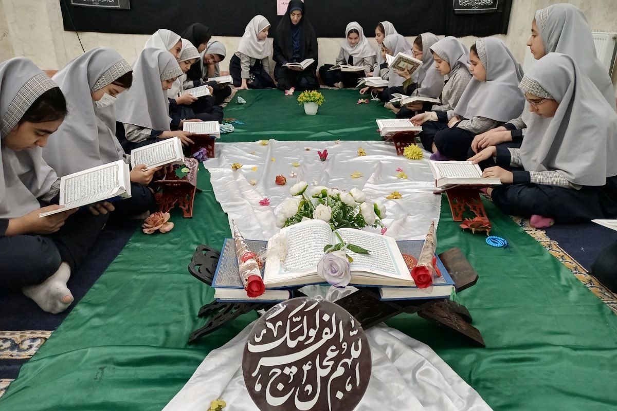 محفلی به وسعت نور در دبستان شهید آقچه‌لو رباط‌کریم