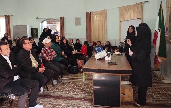 جلسه انجمن و اولیا در هنرستان کاردانش حافظ 