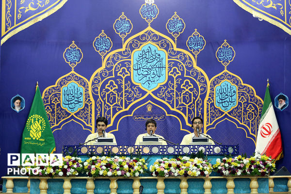 جزءخوانی خانوادگی قرآن کریم در حرم حضرت معصومه(س)