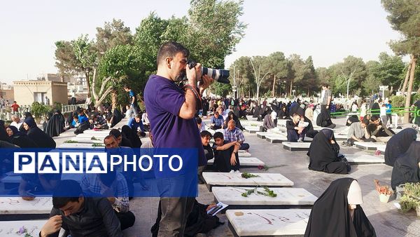 برپایی مراسم دعای عرفه در گلستان شهدای اصفهان