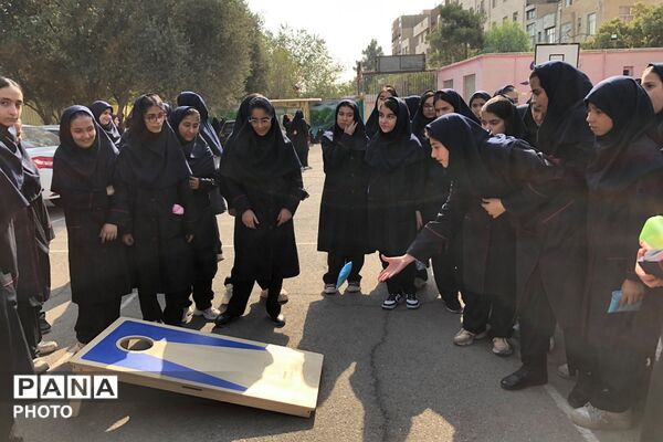 حضور کاروان مهر کانون فرهنگی تربیتی شهید رجایی در مدارس ناحیه دو شهرری 