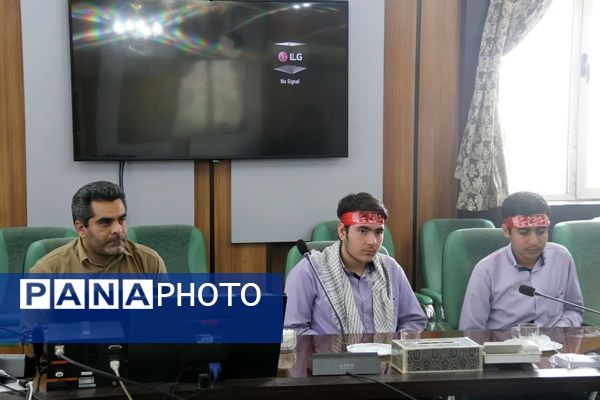 دیدار جمعی از دانش‌آموزان اشکذری و مسئولان آموزش و پرورش با فرمانده سپاه الغدیر 