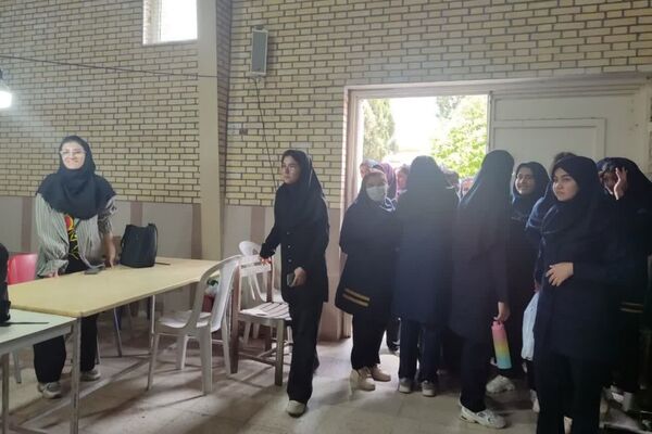 هفته مشاغل و بازدید دانش‌آموزان ناحیه 4 شیراز از دانشگاه فرهنگیان 