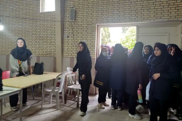 هفته مشاغل و بازدید دانش‌آموزان ناحیه 4 شیراز از دانشگاه فرهنگیان 