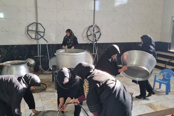پذیرایی موکب شهدای فیروزکوه در روز شهادت حضرت فاطمه (س).