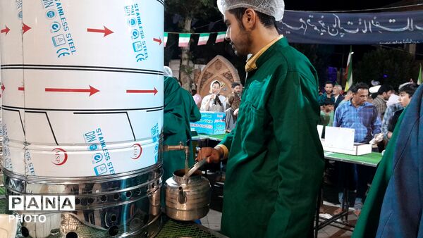 یک استکان چای؛ یک دنیا محبت