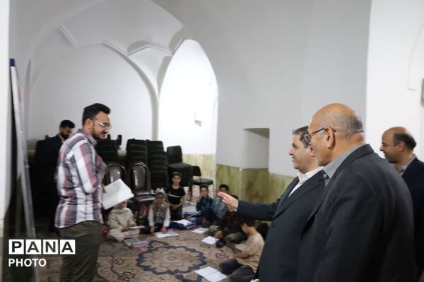 بازدید معاون سیاسی امنیتی اجتماعی استانداری یزد از موکب رفع اشکال دانش‌آموزان