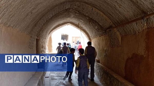 پاکسازی خیابان و کوچه‌های روستای یاسه چای توسط دانش‌آموزان مدرسه ۲۲ بهمن