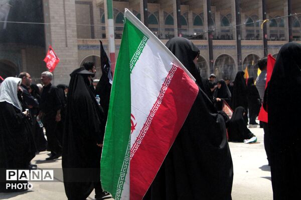 آخرین وداع با قائد شهید: پیکر مطهر آیت‌الله سیدعلی‌خامنه‌ای در میان سیل عاشقان به مصلی تهران رسید 