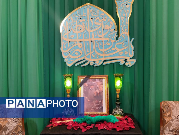 محفل شعرخوانی نخبگان ادبی با حضور مشاور رئیس‌جمهور شهید در قم