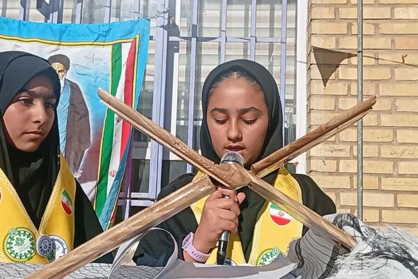 نمایشگاه بسته «ایرانمون» در دبیرستان نرجس یک