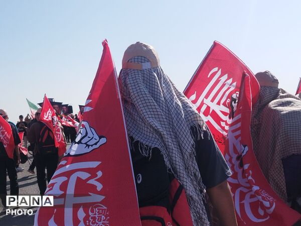 پیاده روی امام رضا (ع) با حضور پر شور دانش آموزان نیشابور در کاروان دانش آموزی