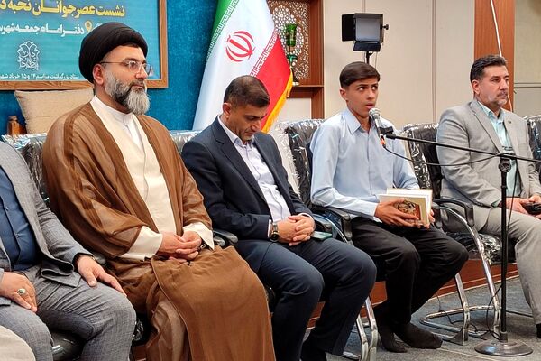  نخبگان پیشوا در کنار امام جمعه؛ تجدید عهد با آرمان‌های ۱۵ خرداد