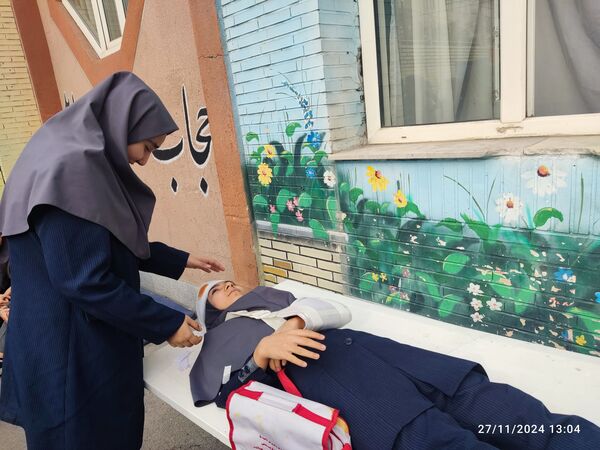 مانور سراسری زلزله در دبیرستان حداد 