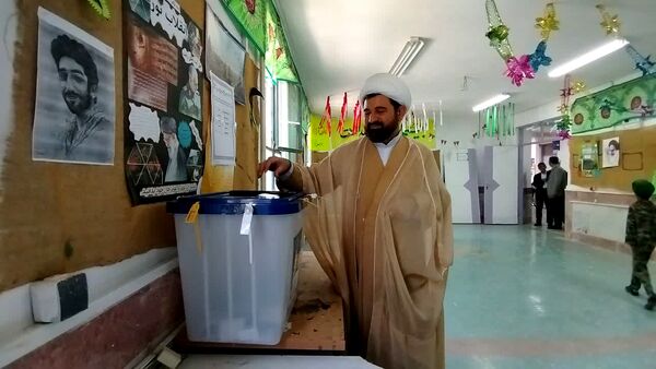 حضور پرشور مردم فاروج پای صندوق‌های رای 